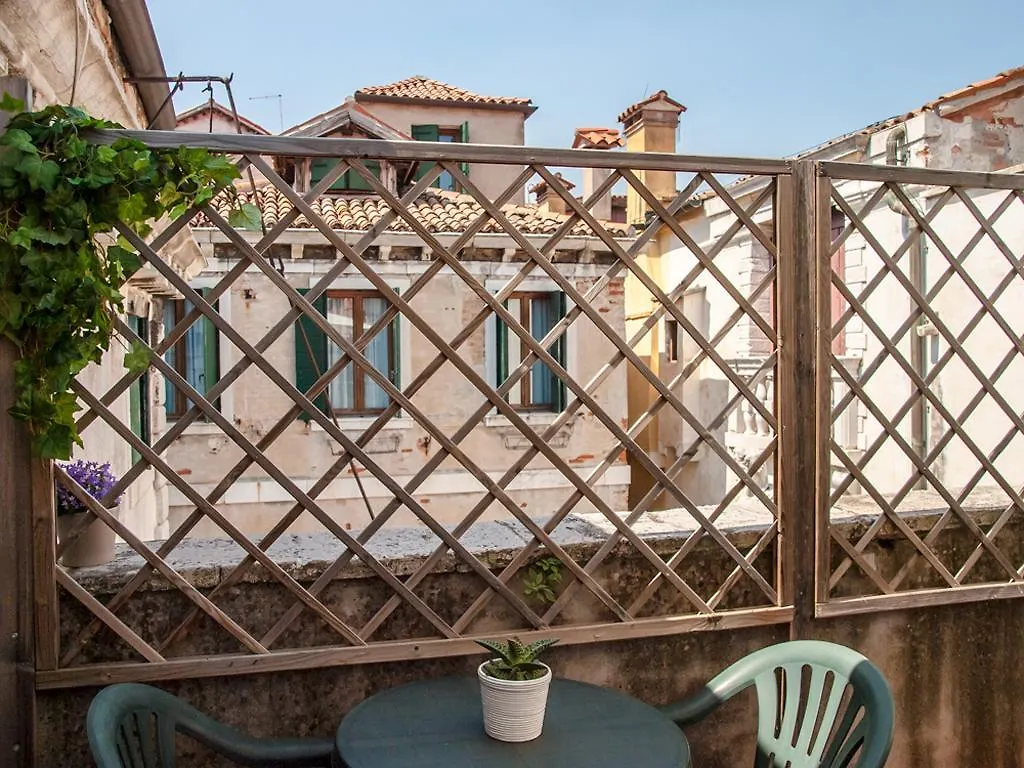 Residenza Quaggio Ca' Grimani Venice 2*,  Italy